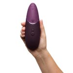 Womanizer Next 3D Pleasure Dark purple hand