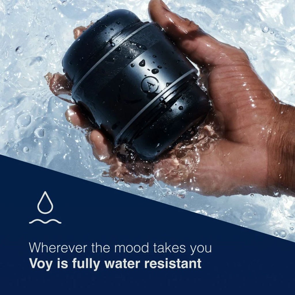 voy toy in water
